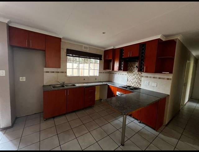 3 BEDROOM HOUSE FOR SALE IN COUNTRY VIEW